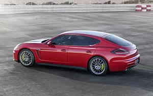   Porsche Panamera GTS - 2013