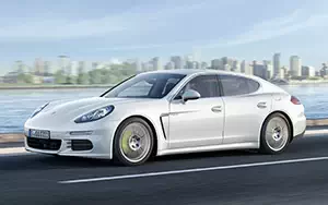   Porsche Panamera S E-Hybrid - 2013