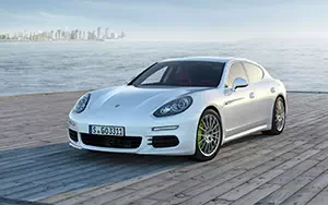   Porsche Panamera S E-Hybrid - 2013