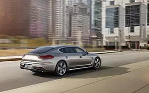   Porsche Panamera Turbo S Executive - 2013