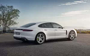   Porsche Panamera 4 E-Hybrid - 2016
