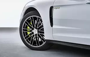   Porsche Panamera 4 E-Hybrid - 2016