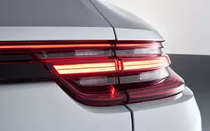   Porsche Panamera 4 E-Hybrid - 2016