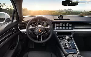   Porsche Panamera 4 E-Hybrid - 2016