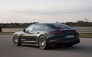   Porsche Panamera Turbo S E-Hybrid - 2017