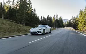   Porsche Panamera Turbo S E-Hybrid (Carrara White Metallic) - 2020