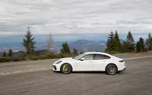   Porsche Panamera Turbo S E-Hybrid (Carrara White Metallic) - 2020