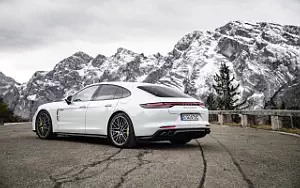   Porsche Panamera Turbo S E-Hybrid (Carrara White Metallic) - 2020