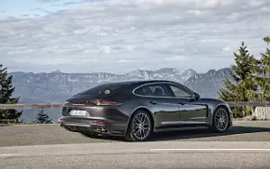   Porsche Panamera Turbo S E-Hybrid Executive (Volcano Grey Metallic) - 2020