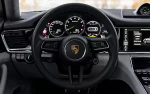   Porsche Panamera Turbo S E-Hybrid Executive (Volcano Grey Metallic) - 2020