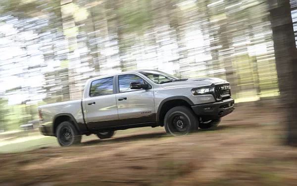���� ���������� Ram 1500 Rebel (Billet Silver Metallic/Diamond Black) - 2024