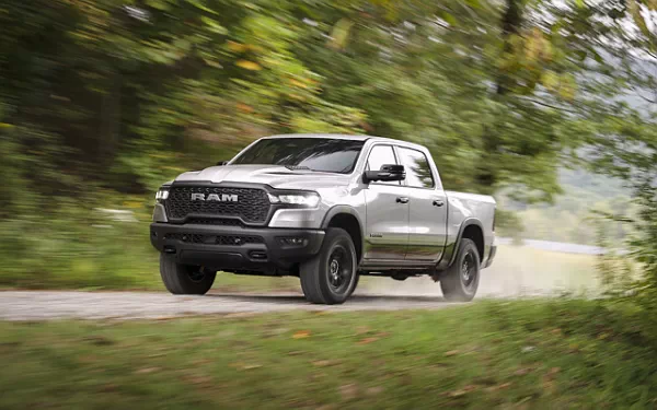 ���� ���������� Ram 1500 Rebel (Billet Silver Metallic/Diamond Black) - 2024