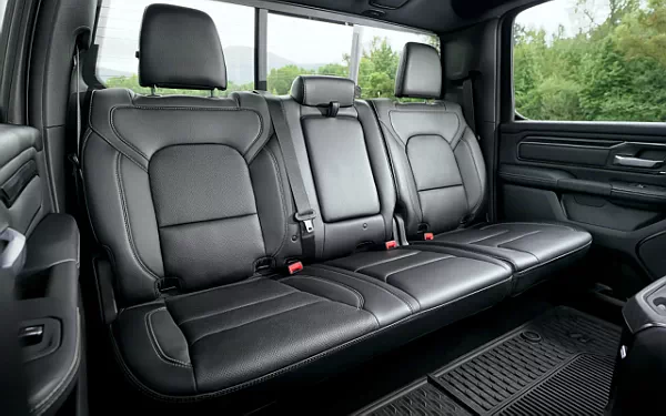 ���� ���������� Ram 1500 Rebel (Billet Silver Metallic/Diamond Black) - 2024