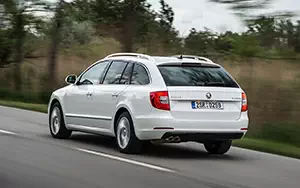   Skoda Superb Combi - 2013