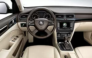   Skoda Superb Combi - 2013