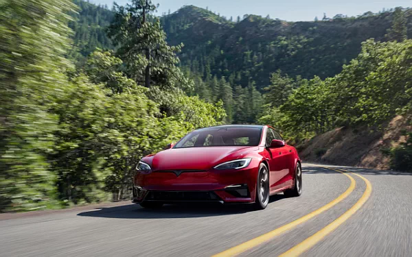 ���� ���������� Tesla Model S Plaid - 2025