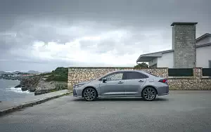  Toyota Corolla Sedan Hybrid - 2019