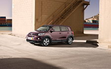   Toyota Urban Cruiser - 2009