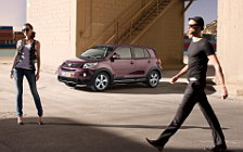   Toyota Urban Cruiser - 2009