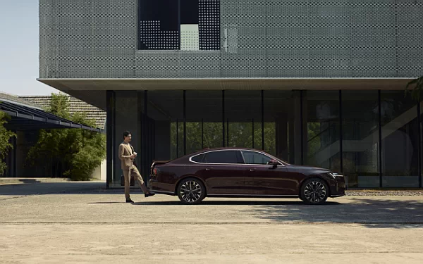 ���� ���������� Volvo S90 T8 Recharge China-spec - 2025