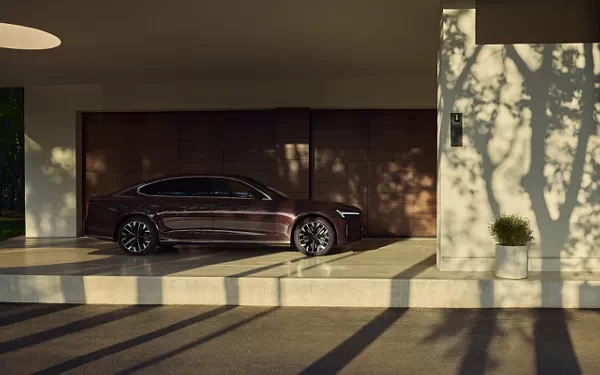 ���� ���������� Volvo S90 T8 Recharge China-spec - 2025