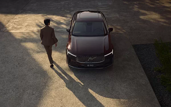 ���� ���������� Volvo S90 T8 Recharge China-spec - 2025