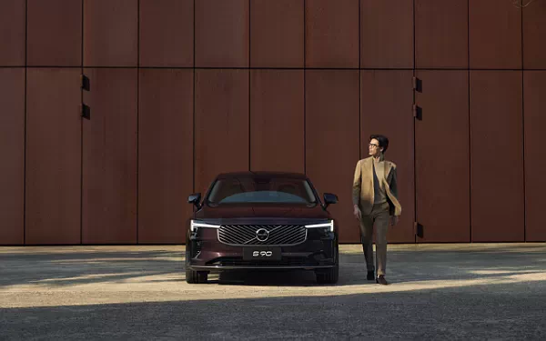 ���� ���������� Volvo S90 T8 Recharge China-spec - 2025