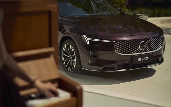 ���� ���������� Volvo S90 T8 Recharge China-spec - 2025