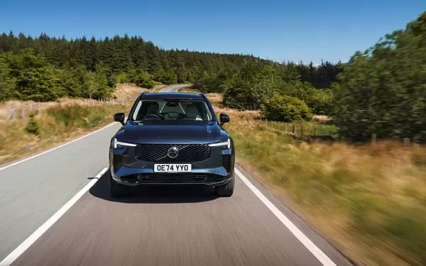 ���� ���������� Volvo XC90 T8 Recharge AWD UK-spec - 2024