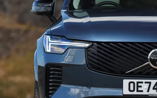 ���� ���������� Volvo XC90 T8 Recharge AWD UK-spec - 2024