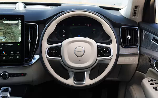 ���� ���������� Volvo XC90 T8 Recharge AWD UK-spec - 2024