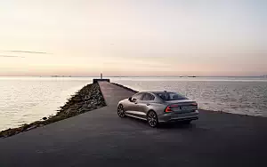 ���� ���������� Volvo S60 T6 Momentum - 2018