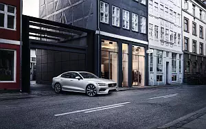 ���� ���������� Volvo S60 T6 Momentum - 2018