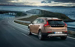 ���� ���������� Volvo V40 Cross Country - 2013