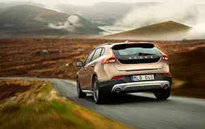 ���� ���������� Volvo V40 Cross Country - 2013