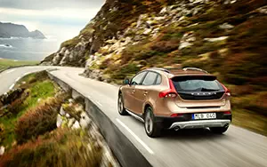 ���� ���������� Volvo V40 Cross Country - 2013