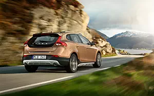 ���� ���������� Volvo V40 Cross Country - 2013