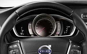 ���� ���������� Volvo V40 Cross Country - 2013