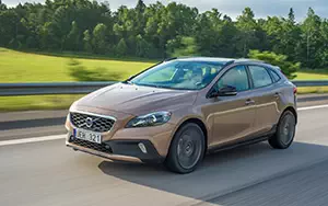 ���� ���������� Volvo V40 Cross Country - 2014