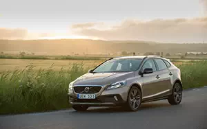 ���� ���������� Volvo V40 Cross Country - 2014