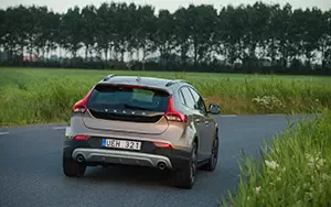 ���� ���������� Volvo V40 Cross Country - 2014
