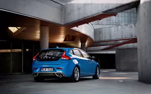 ���� ���������� Volvo V40 R-Design - 2014