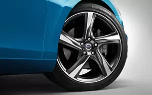 ���� ���������� Volvo V40 R-Design - 2014