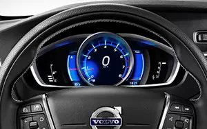 ���� ���������� Volvo V40 R-Design - 2014