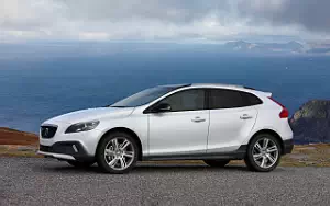 ���� ���������� Volvo V40 D4 Cross Country - 2015