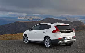���� ���������� Volvo V40 D4 Cross Country - 2015