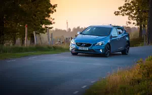���� ���������� Volvo V40 R-Design - 2016