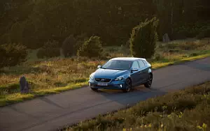 ���� ���������� Volvo V40 R-Design - 2016