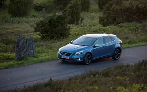 ���� ���������� Volvo V40 R-Design - 2016