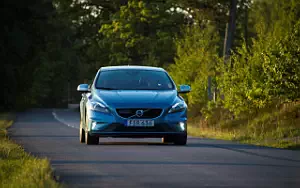 ���� ���������� Volvo V40 R-Design - 2016